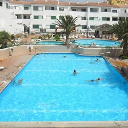 Апартаменты Alondras Park *